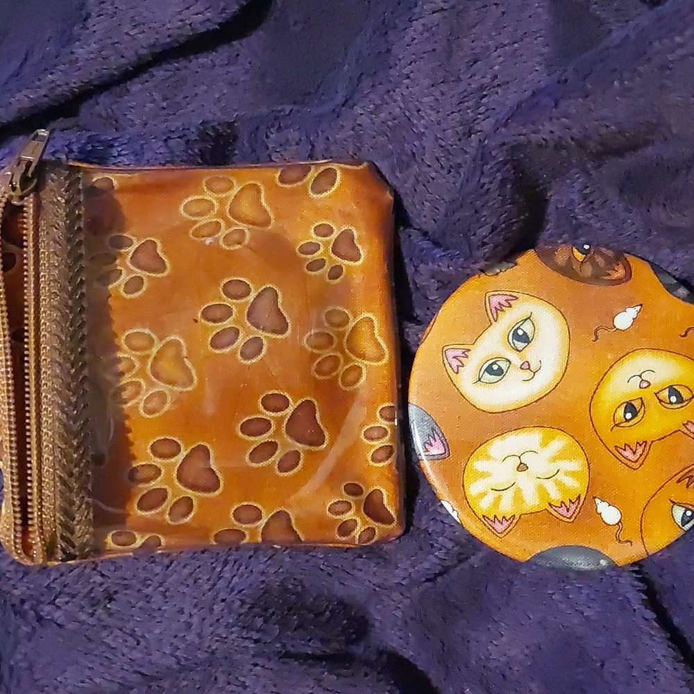 CAT MAKE UP MIRROR COMPACT